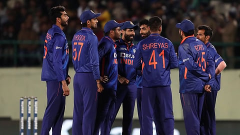 shreyas iyer-likely-to-miss-ipl-2023-and-wtc-final-due-to-his-back-injury