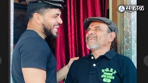 bigg boss fame shiv thakare share instagram story photo with his father and give him promise