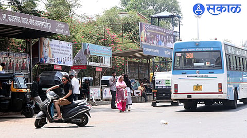 A rickshaw parked directly at the City Link bus stop at Shalimar Chowk
