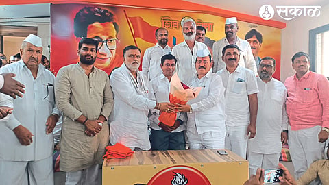 Prasad Nagaonkar, former MLA Rajabhau Waje, Uday Sangle, Bharat Kokate, etc., were present at the entry of NCP's Taluka President Balasaheb Wagh into the Shiv Sena.