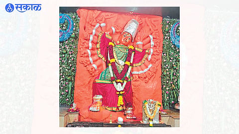 2700 gram silver bangles from devotee to saptashrungi devi nashik news