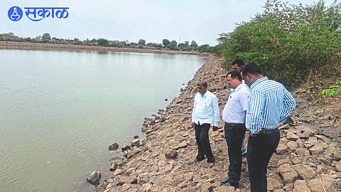 Principal Nagendra Mutkekar, Department Head Satyawan Gaikwad etc. while inspecting the storage pond here which supplies water to the city.