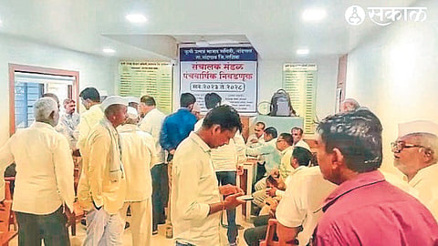 The crowd gathered for the retreat at the Bazar Samiti election office
