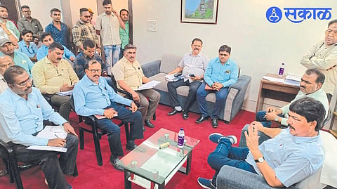 Farooq Shah speaking in a meeting held in the rest house on Wednesday regarding various issues in the city.