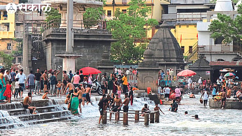 After the unbearable heat of the day, a large crowd gathers in the Gandhi Lake area of Godaghat after the evening to experience the cool atmosphere.