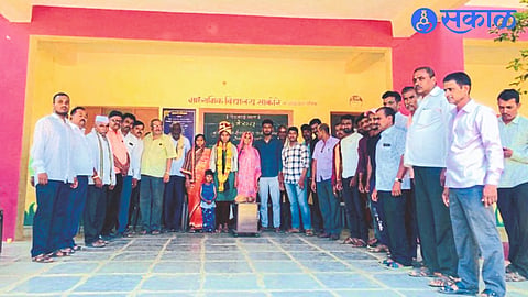 Officials of the organization and villagers felicitating Rekha Jadhav for joining the army.
