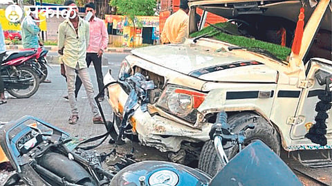Accidental Mahindra pick-up and crushed two-wheeler that collided with Dutt Mandir on the National Highway.
