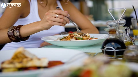 benefits of eating food with hands in marathi