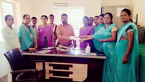 Solapur : जिल्ह्यातील आशासेविकांचा पाच महिन्यांपासून पगार नाही ; एक जुनपासून काम बंद आंदोलनाचा इशारा