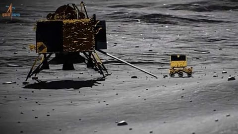chandrayaan 3 mission pragyan rover deployed takes walk on moon vikram lander first photo of rover pragyan