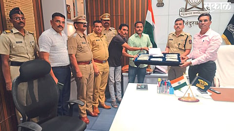 Nandurbar: District Superintendent of Police P. R. Patil. Additional Superintendent of Police Nilesh Tambe, LCB PI Kiran Kumar Khedkar etc