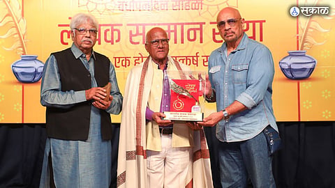 veteran writer gangaram gavankar honored by manachi award marathi drama natak vastraharan