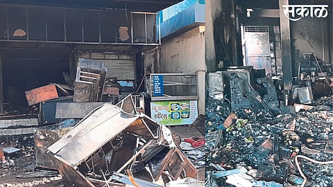 Sakri: New Sagar Sweets shop was completely gutted by fire in the night.