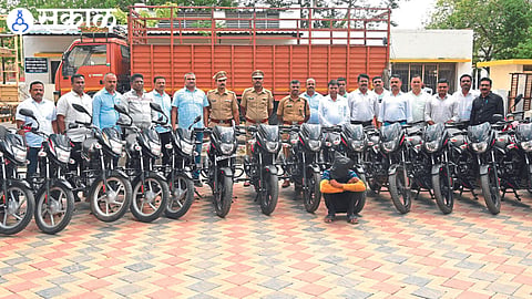 Superintendent of Police along with the two-wheeler thief. Inspector Kishan Najanpatil and team
