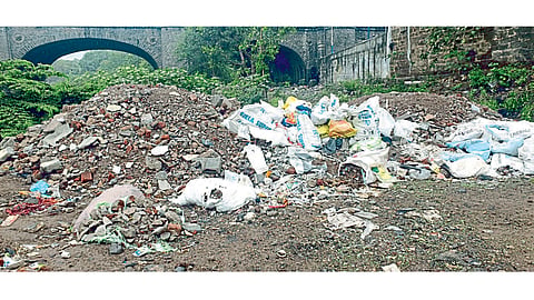 Shivaji Bridge Garbage
