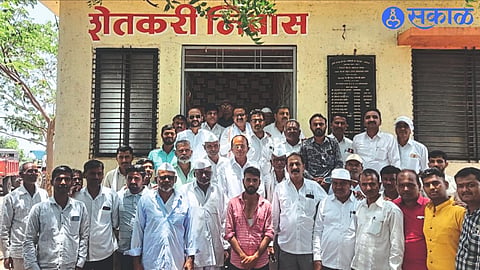 Chairman Yogesh Aher while opening the farmers residence of Devla Bazar Samiti Bazar Samiti.