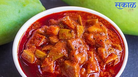Pickles Side Effects : लोणच्याची चव ‘या’ लोकांसाठी ठरणार आंबट? हे आजार असतील तर दूरच रहा!