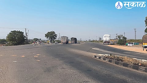 A faulty traffic island is formed by the convergence of four roads along the Shewali branch of National Highway No. Six.
