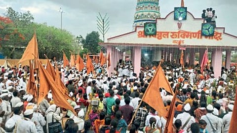 ashadi wari sant dyaneshwar maharaj palkhi at satara lonand wari culture warkari