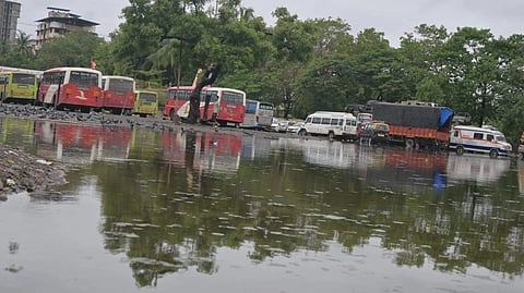 drain water front of Kurla Nehru Nagar Depot passengers health issue mumbai