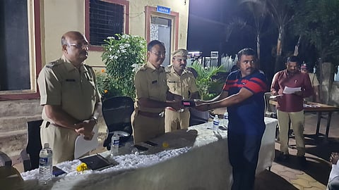 Pune Crime : ओतूर पोलीसांनी हरवलेले अंदाजे चार लाख रूपयाचे १९ मोबाईल सायबर सेलच्या मदतीने शोधले