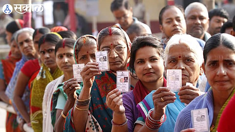Politics: लोकसभा, विधानसभेच्या मुदतपूर्व निवडणुका लागणार? वरिष्ठ अधिकाऱ्यांचे संकेत; हालचालींना वेग