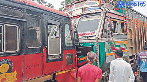 bus and truck accident on on Pachora Mondhala road Jalgaon Accident News