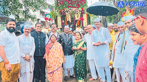 President, trustees and dignitaries of the Institute while welcoming the palanquin ceremony of Saint Shrestha Nivrittinath's return on Thursday.