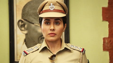 Aflatoon Tejaswini Lonari: सुंदर तेजस्विनी पहिल्यांदाच झाली डॅशिंग पोलीस, सिनेमातला अफलातुन लुक व्हायरल
