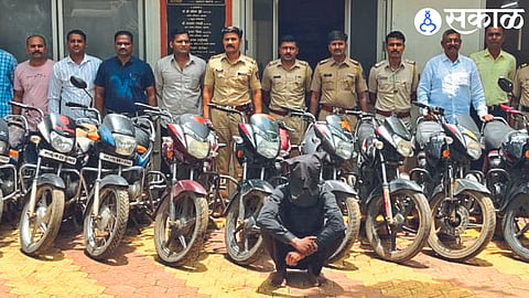 MIDC police with stolen bike and thief.