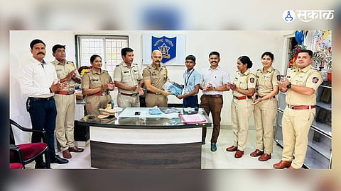 Guru Purnima Lonikand police provided school material and financial assistance to Anjit Khandagale student education