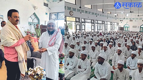 Muslim cleric Mufti Roshan welcoming Shri Swami Samarth Gurupeeth General Manager Chandrakant More and youth present in second photograph