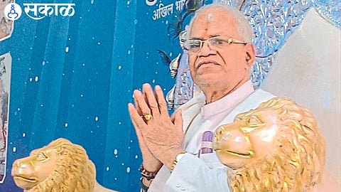 Gurumauli Annasaheb More while guiding.