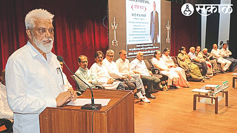 Tributes were paid by dignitaries at the funeral meeting organized by Gokhale Education Society