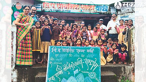 Principal Ravindra Patil, Ramkrishna Patil, Vidya Patil, Manisha Unhwane, Bharat Yadav etc.