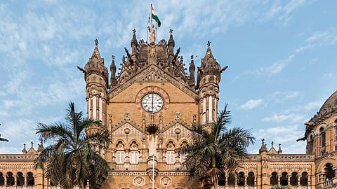 sakal report csmt 26 heritage clocks showing time to Mumbaikars