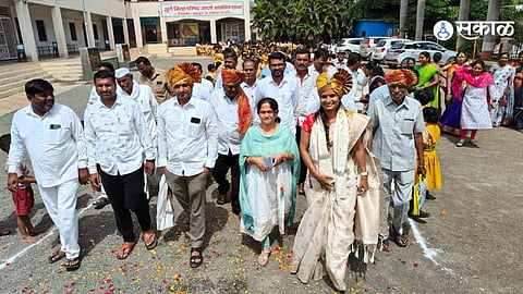 national teacher award announced to mrunal mayur ganjale of pune warm welcome