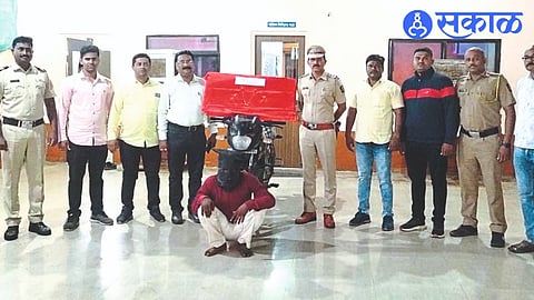 Deopur police team present with Bhondu Baba arrested in case of jewellery