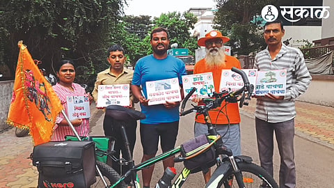 Hemraj M. Officials of Garudzep Foundation while honoring K