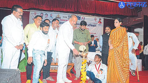 Tribal Development Minister Dr. Vijayakumar Gavit, Chairman of Divyang Welfare Department Omprakash alias Bachchu Kadu etc.