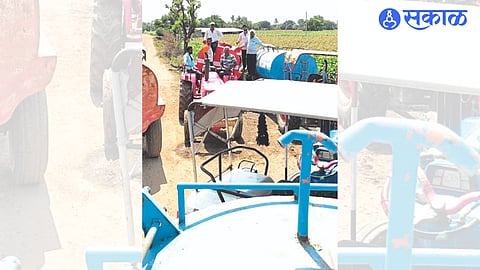 A queue of tankers to fetch water