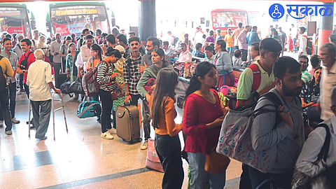 Huge queue in front of Pune ticket window at Thakkar Bazar Bus Stand.