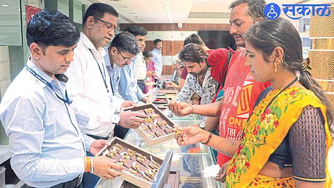 Dasara 2023 : विजयादशमीला नागरिकांकडून ‘सोन्या’ची लूट; सुवर्णबाजारात कोटींची उलाढाल