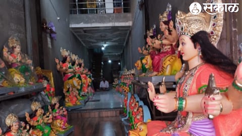 Goddess idols for sale on the occasion of Sharadiya Navratri festival