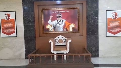 Dasara Melava: 'माझ्या उद्धवला सांभाळा' हे आवाहन बाळासाहेबांनी ज्या खुर्चीतून केलं, ती दिसणार शिंदेंच्या मेळाव्यात!