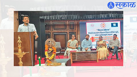 Shubham Gupta speaking at the Disability Survey Training Workshop. Neighbors Devendra Patil, Manish Pawar, Sanjay Sonwane etc.