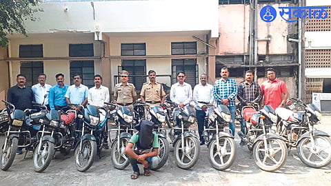 District Superintendent of Police Sanjay Barkund, Additional Superintendent of Police Kishore Kale, Inspector of Police Hemant Patil and a team along with the two-wheeler thief in the inn and the two-wheelers seized from him.