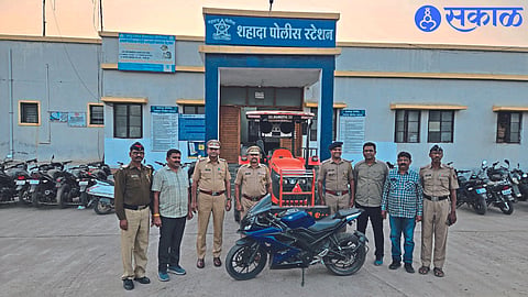 Sub-Divisional Police Officer Datta Pawar, Police Inspector Shivaji Budhwant, Chhagan Chavan, Pradeep Rajput, Yogesh Thorat, Ghanshyam Suryavanshi etc. along with Kubota tractor and motorcycle seized from the thief.