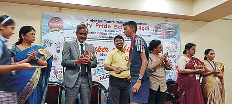 विद्येच्या प्रांगणात