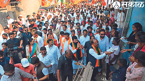 State President Bawankule while visiting house to house in the city on Thursday under BJP's Ghar Sampark Abhiyan,
